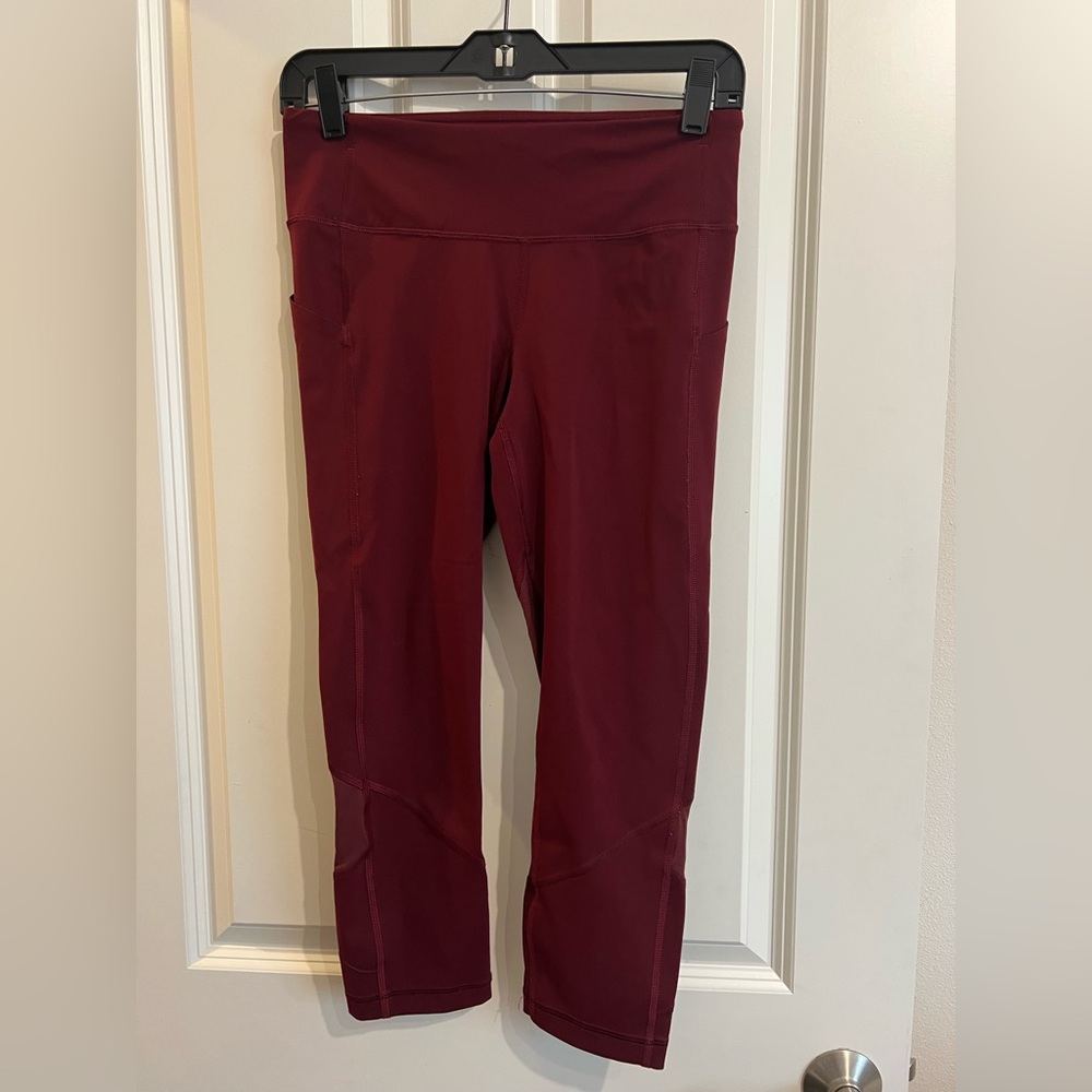 Lululemon pace rival crop in burgundy. Size 6